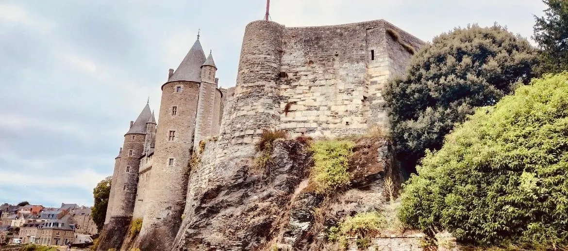 Gite De L Archange Josselin 0*,